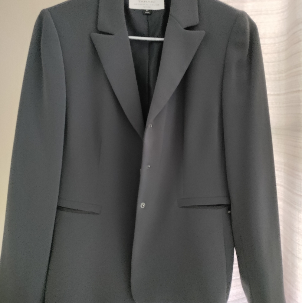Tahari blazer